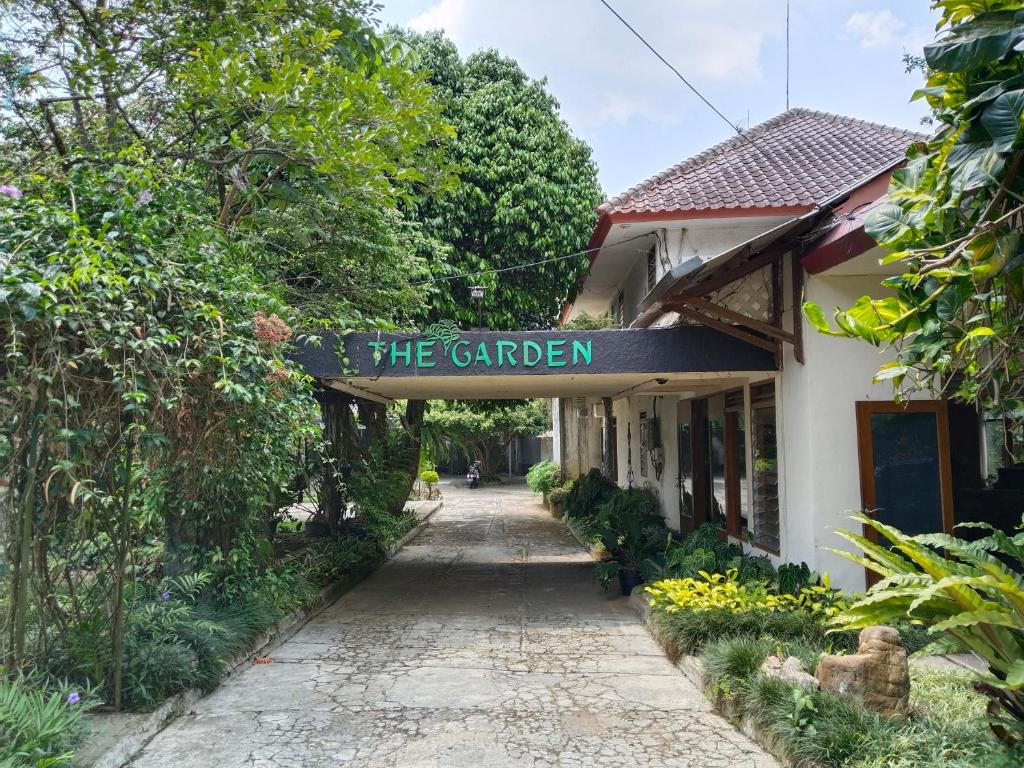 Galeri foto The Garden Family Guest House powered by Cocotel di Bogor