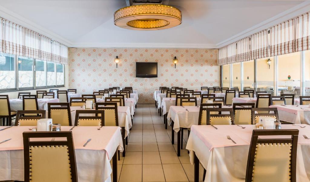 TV a/nebo společenská místnost v ubytování Ozlem Garden Hotel