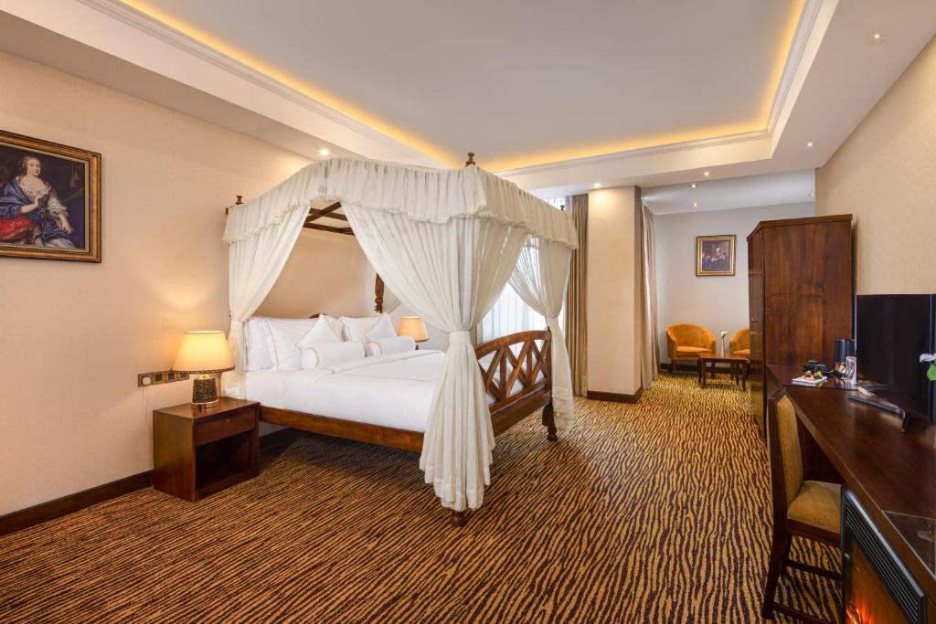 The Golden Ridge Hotel - 13