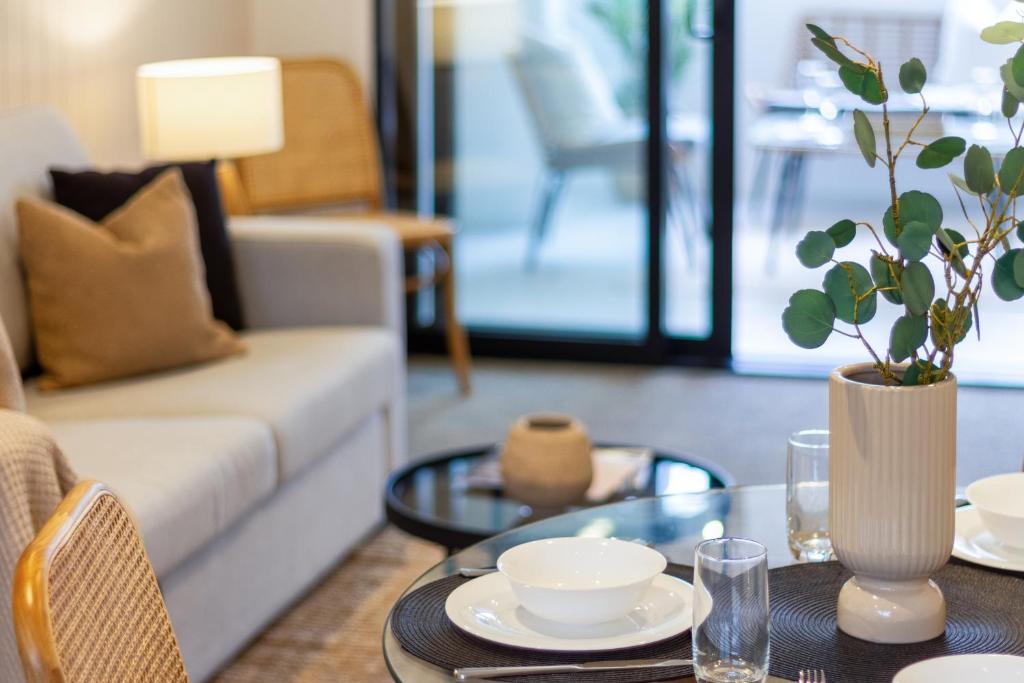 In the heart of it all: 2 bed CBD townhouse