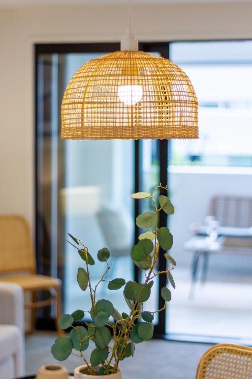 In the heart of it all: 2 bed CBD townhouse - Resim 24