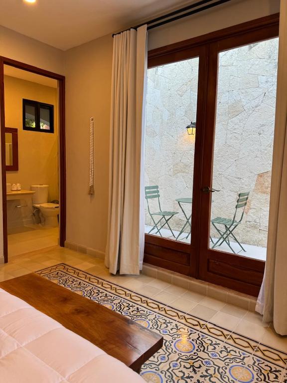 Llit o llits en una habitació de Frater Yucatán Hotel
