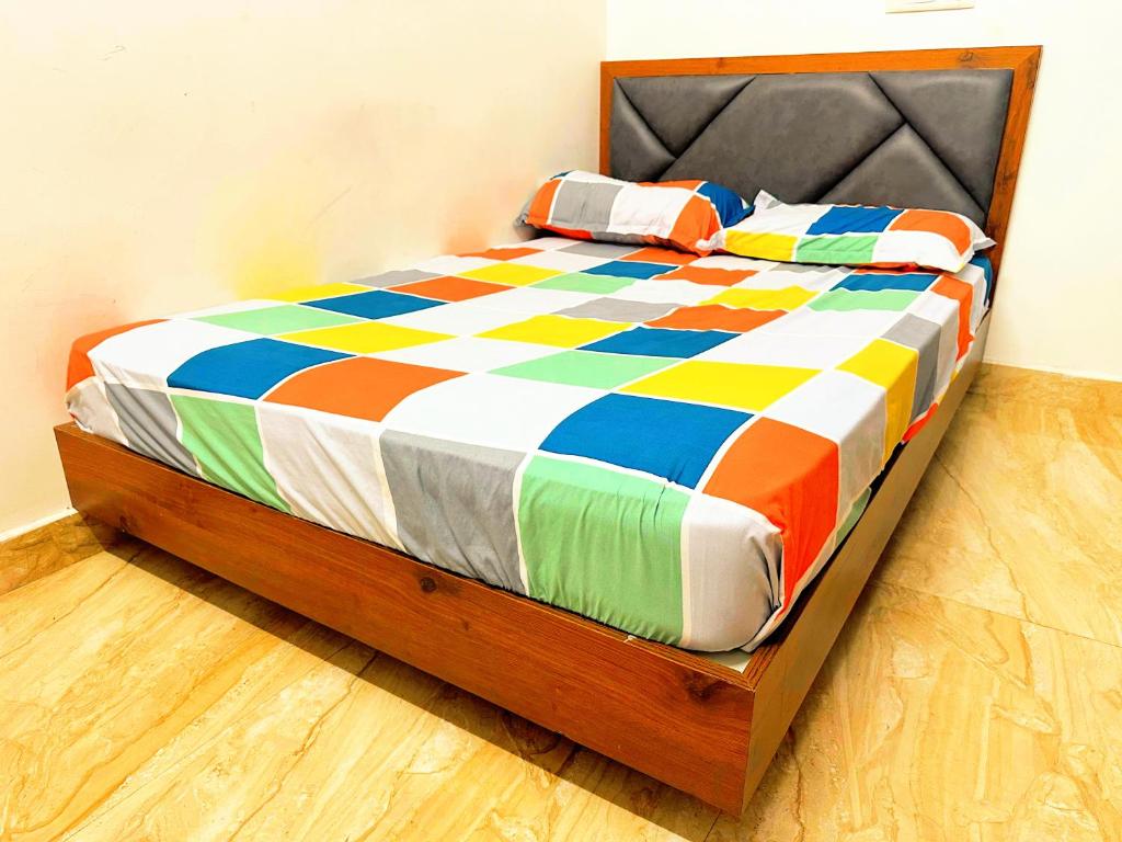 Krevet ili kreveti u jedinici u objektu Cozy 2 bed room house with kitchen and wifi.