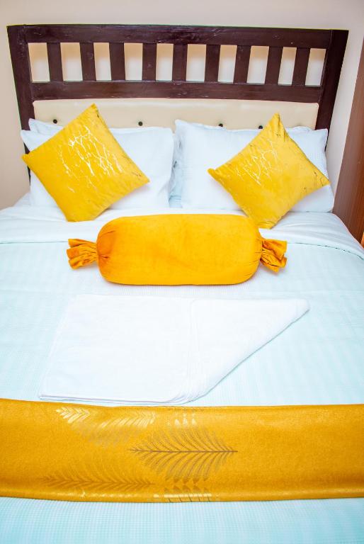 Postel nebo postele na pokoji v ubytování Cozy apartment kisii