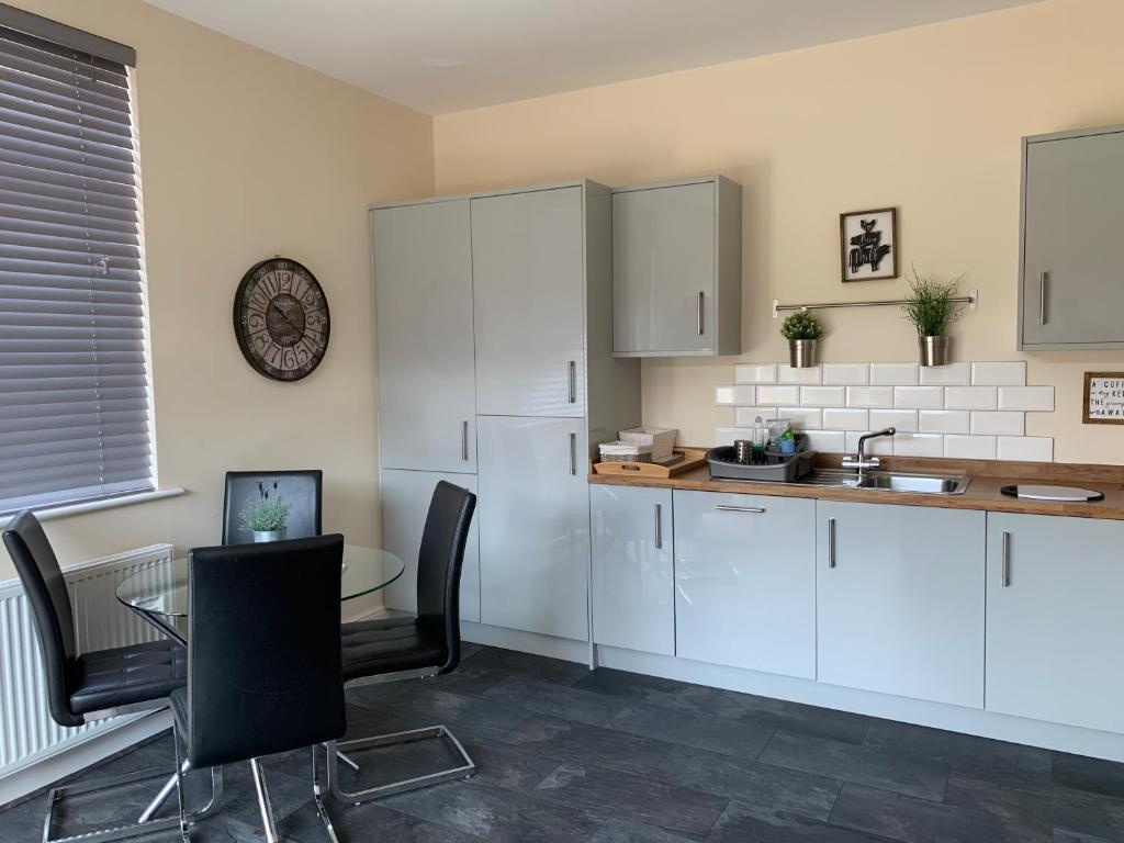 Market Place Serviced Apartments, Leek - One-Bedroom Apartment