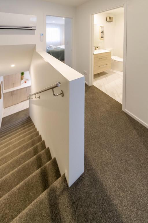 In the heart of it all: 2 bed CBD townhouse - Resim 32
