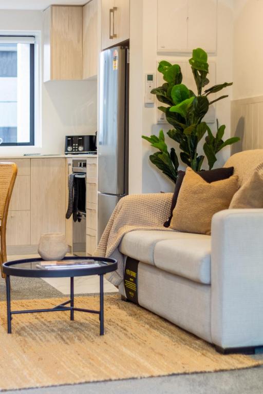 In the heart of it all: 2 bed CBD townhouse - Resim 29