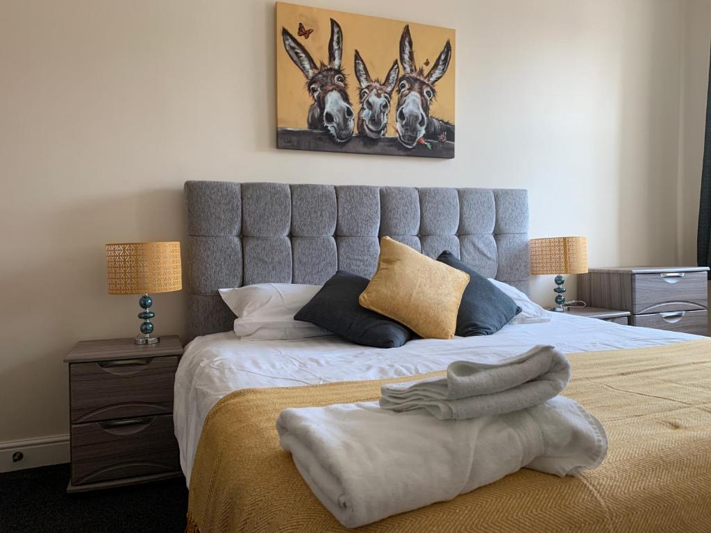Market Place Serviced Apartments, Leek - Two-Bedroom House