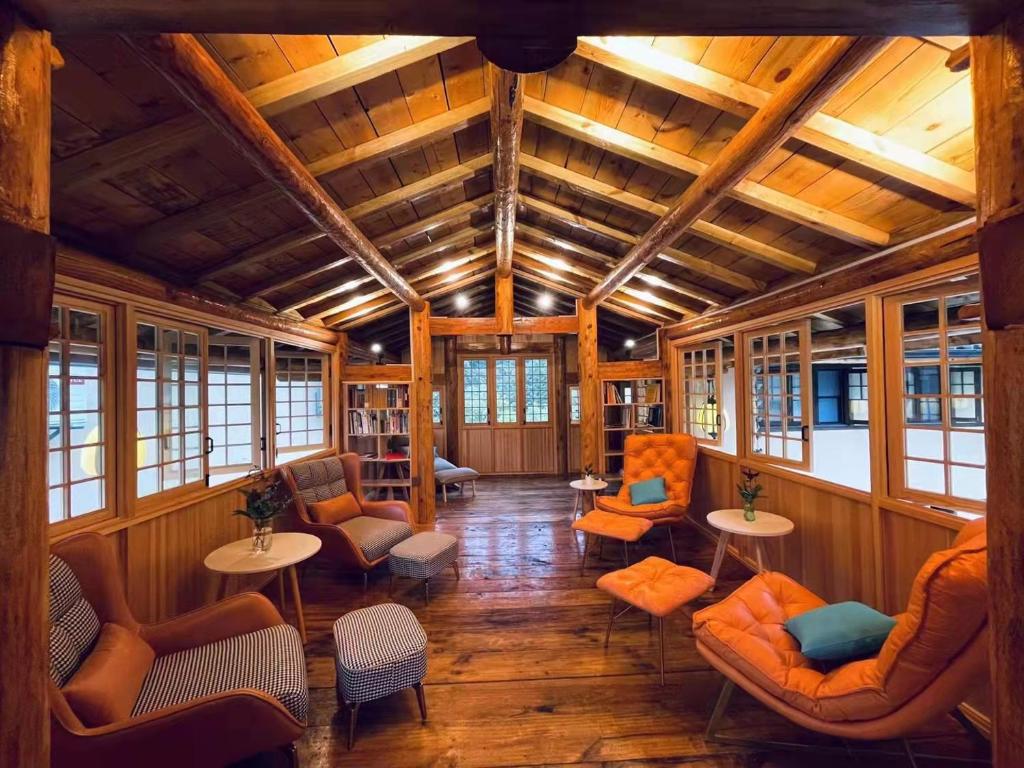 Posezení v ubytování Wudang Mountain Manju Manor