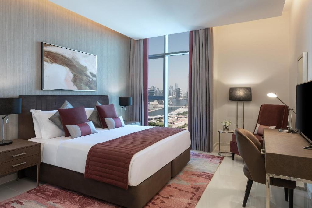 DAMAC Maison Aykon City Dubai客房内的一张或多张床位