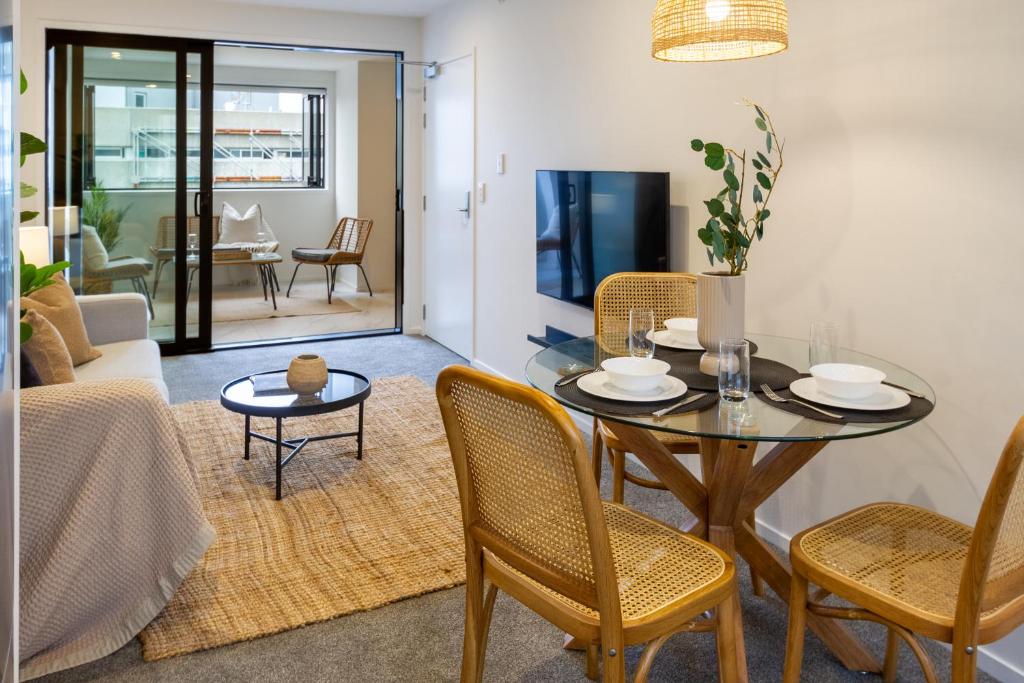 In the heart of it all: 2 bed CBD townhouse - Resim 10