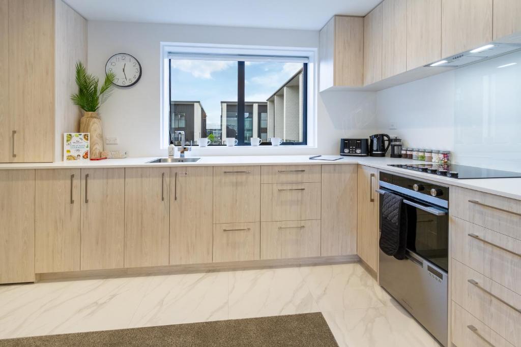 In the heart of it all: 2 bed CBD townhouse - Resim 43