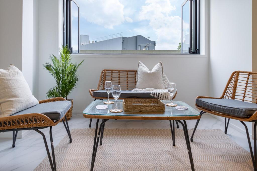 In the heart of it all: 2 bed CBD townhouse - Resim 31