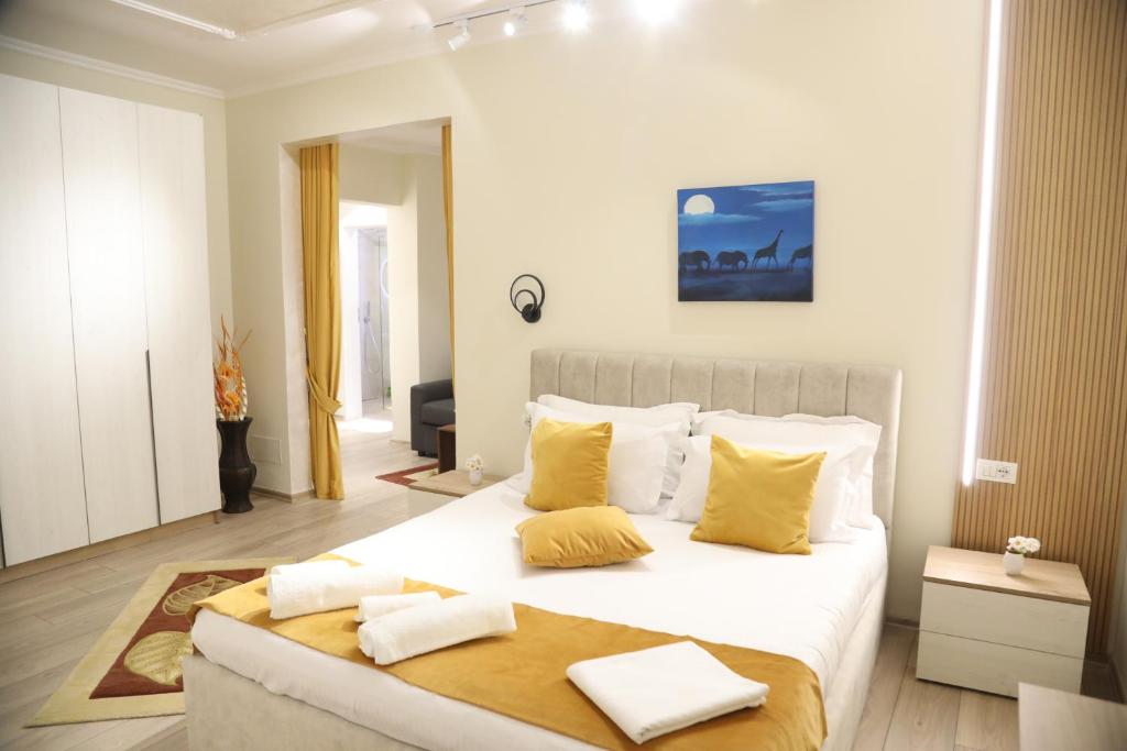 City Center Tirana luxury Orange Apartment 9B - Image 7