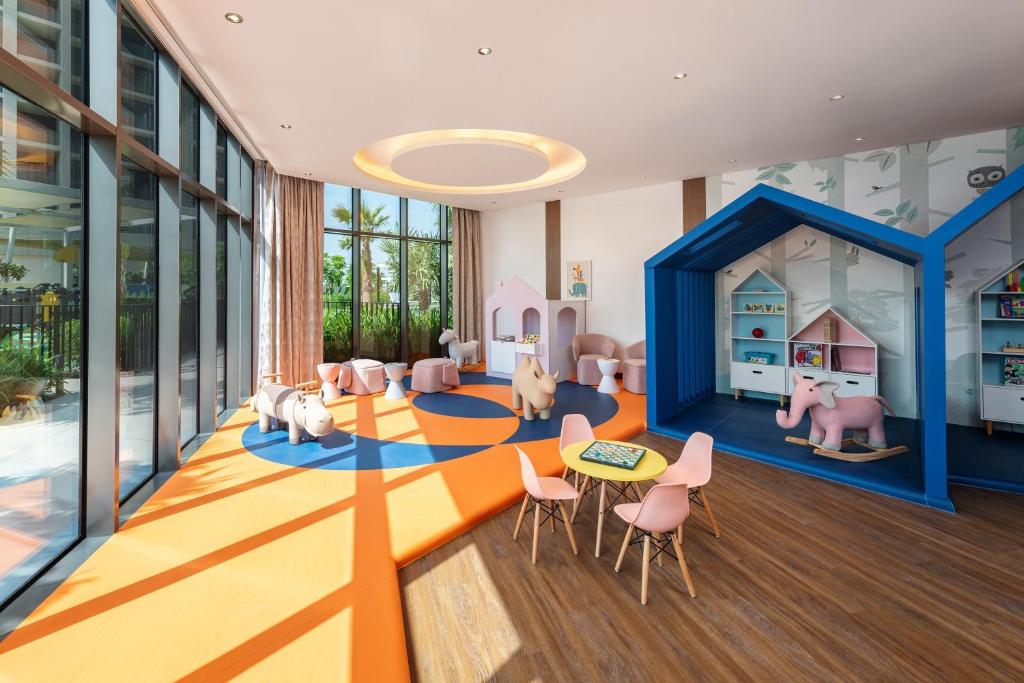 DAMAC Maison Aykon City Dubai的儿童俱乐部