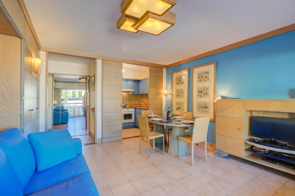 Kuchyňa alebo kuchynka v ubytovaní Le San Diego with Shared Pool - Happy Rentals