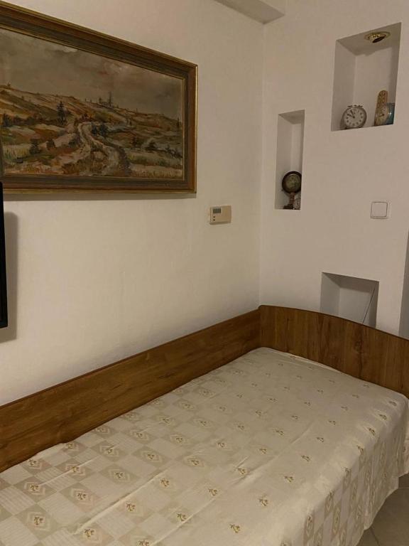 Een bed of bedden in een kamer bij Apartmány Friday