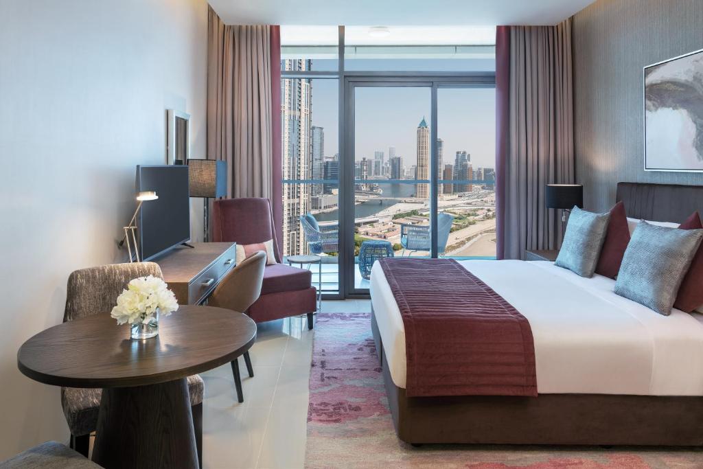 
Studio Panorama View With kitchenette - Free Bus service to Dubai Mall Metro Station, Dubai Mall, and Kite Beach
