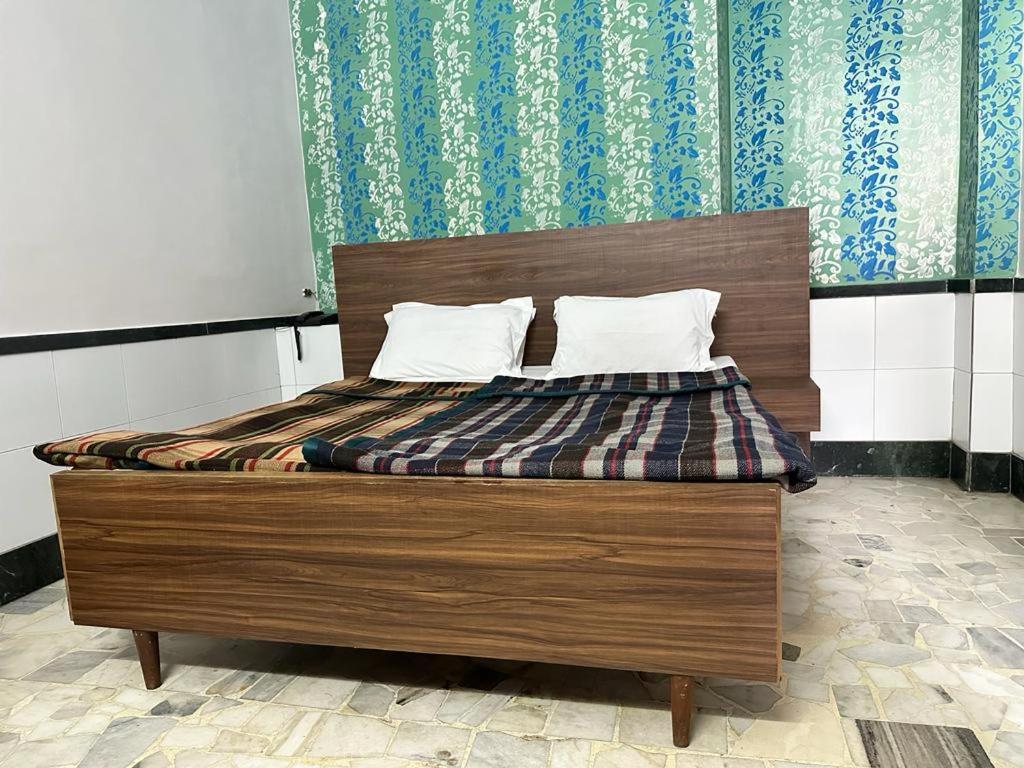 Postel nebo postele na pokoji v ubytování New Royal Hotel