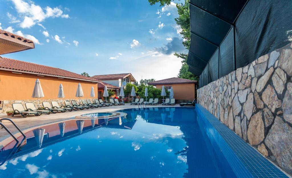 Bazén v ubytování Ozlem Garden Hotel nebo v jeho okolí