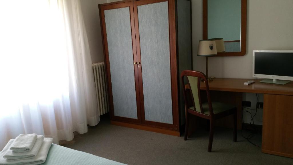 TV a/nebo společenská místnost v ubytování Hotel Redi