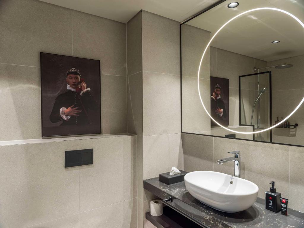 Ένα μπάνιο στο Radisson RED Helsinki