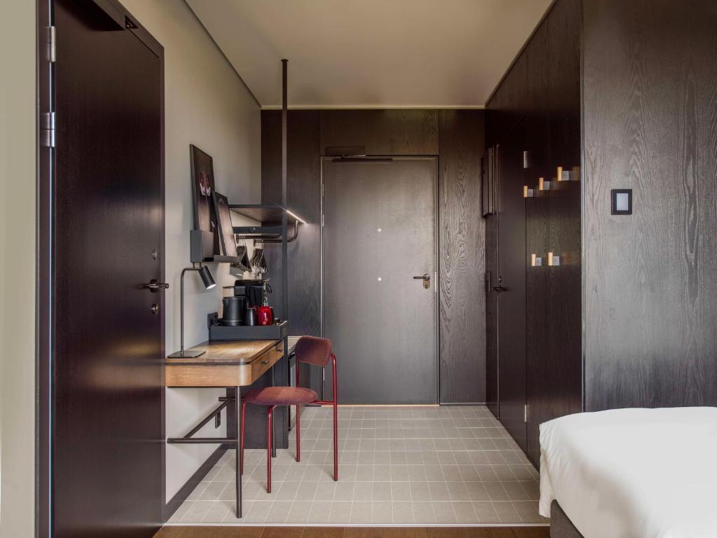 Ένα ή περισσότερα κρεβάτια σε δωμάτιο στο Radisson RED Helsinki