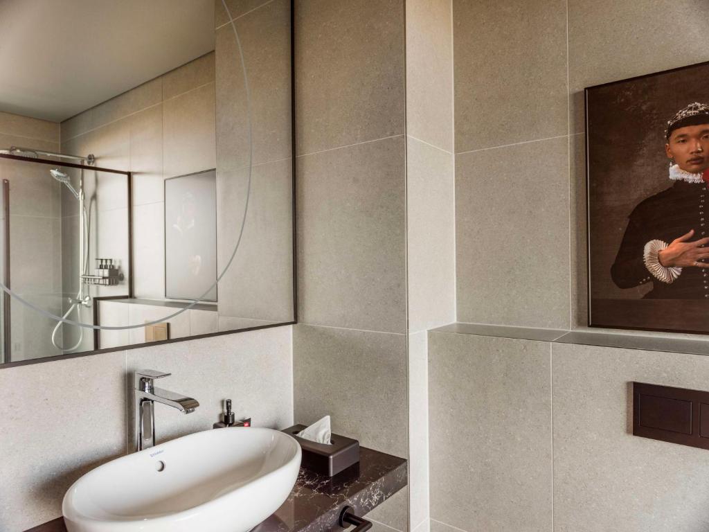 Ένα μπάνιο στο Radisson RED Helsinki