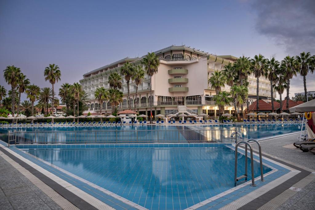 آدورا ریزورت در آنتالیا