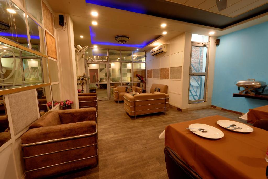Posezení v ubytování Hotel Oppera Delhi Airport