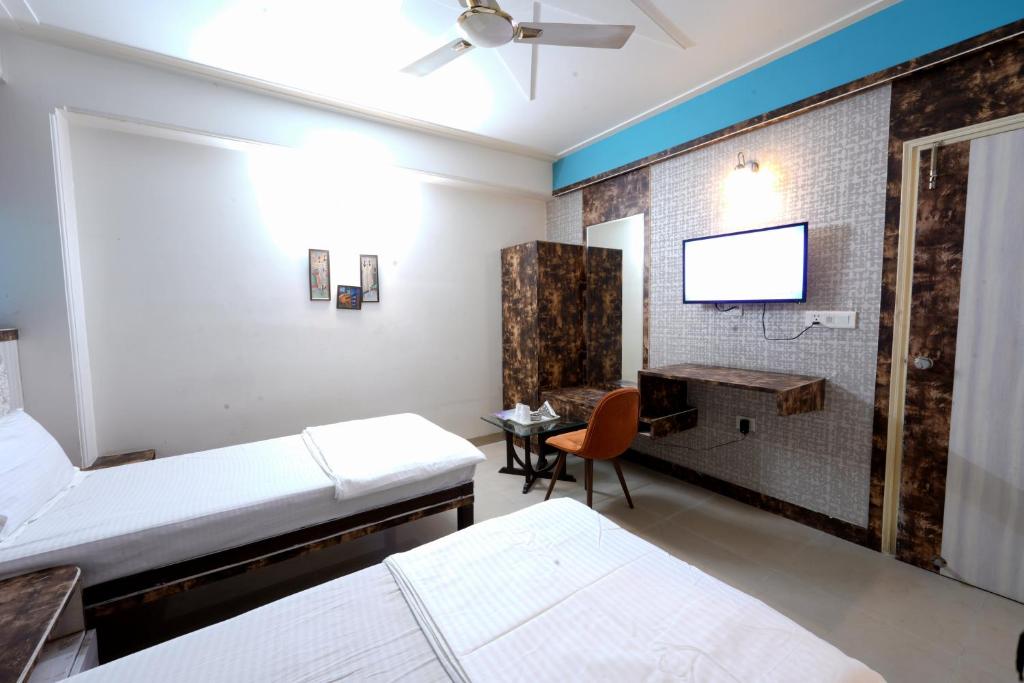 Postel nebo postele na pokoji v ubytování Hotel Oppera Delhi Airport