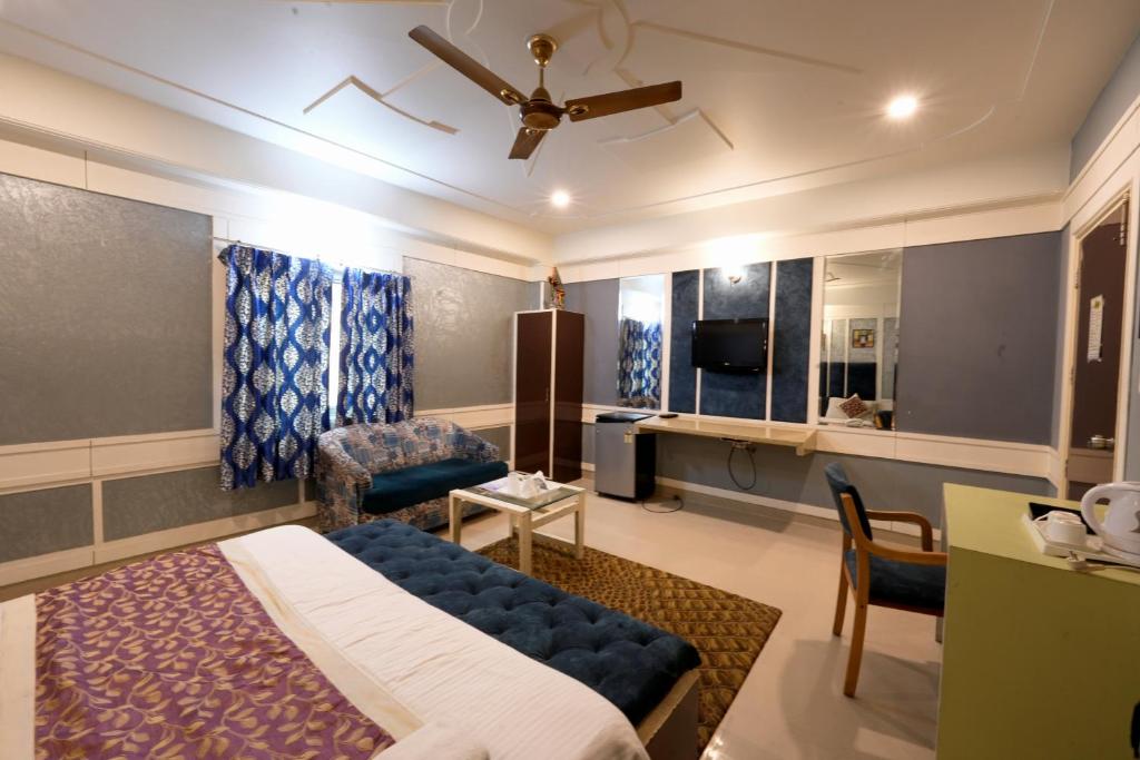 Postel nebo postele na pokoji v ubytování Hotel Oppera Delhi Airport