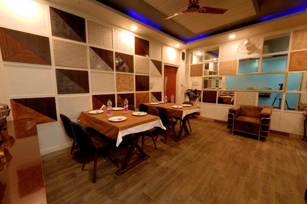 Restaurace v ubytování Hotel Oppera Delhi Airport