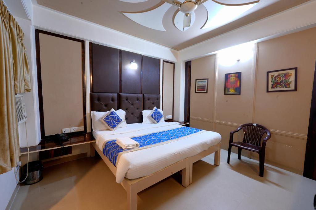 Postel nebo postele na pokoji v ubytování Hotel Oppera Delhi Airport