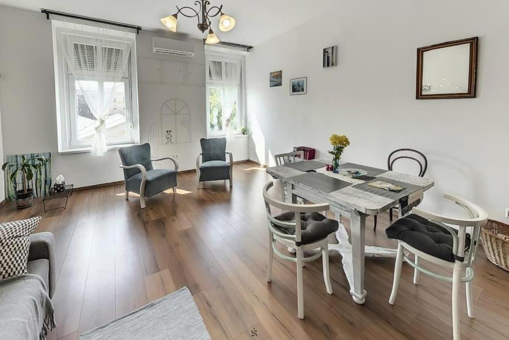 Bright sunny apt at Keleti station,near citycenter 1076 Budapest, 4 Verseny utca kép - 1
