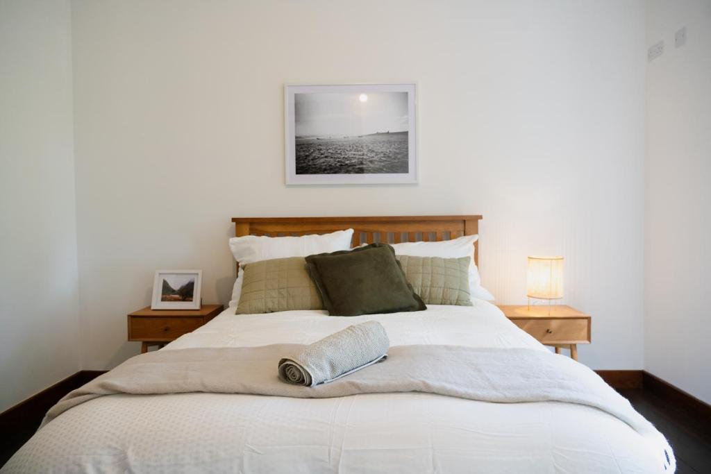 Tempat tidur dalam kamar di Rossmore House
