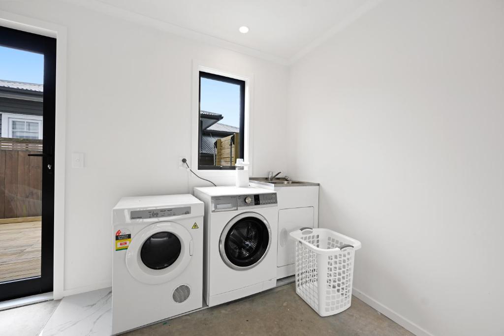 New towhouse walk to the hospital & CBD & the Lake - Resim 13