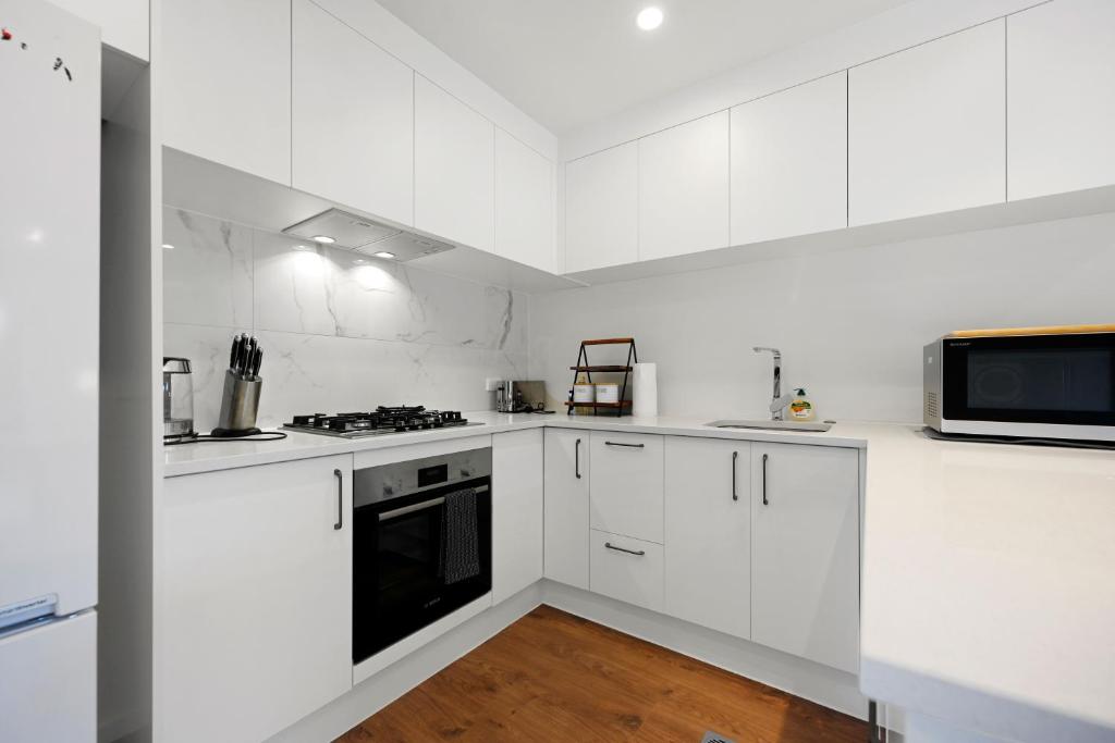 New towhouse walk to the hospital & CBD & the Lake - Resim 16