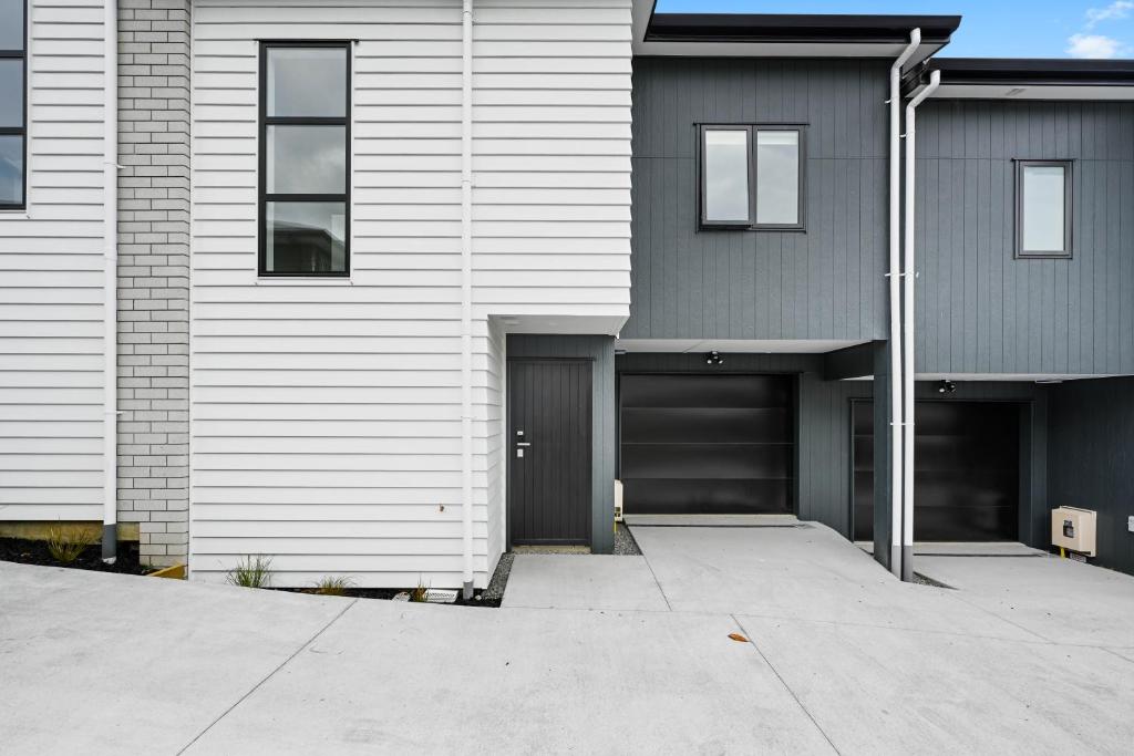 New towhouse walk to the hospital & CBD & the Lake - Resim 18