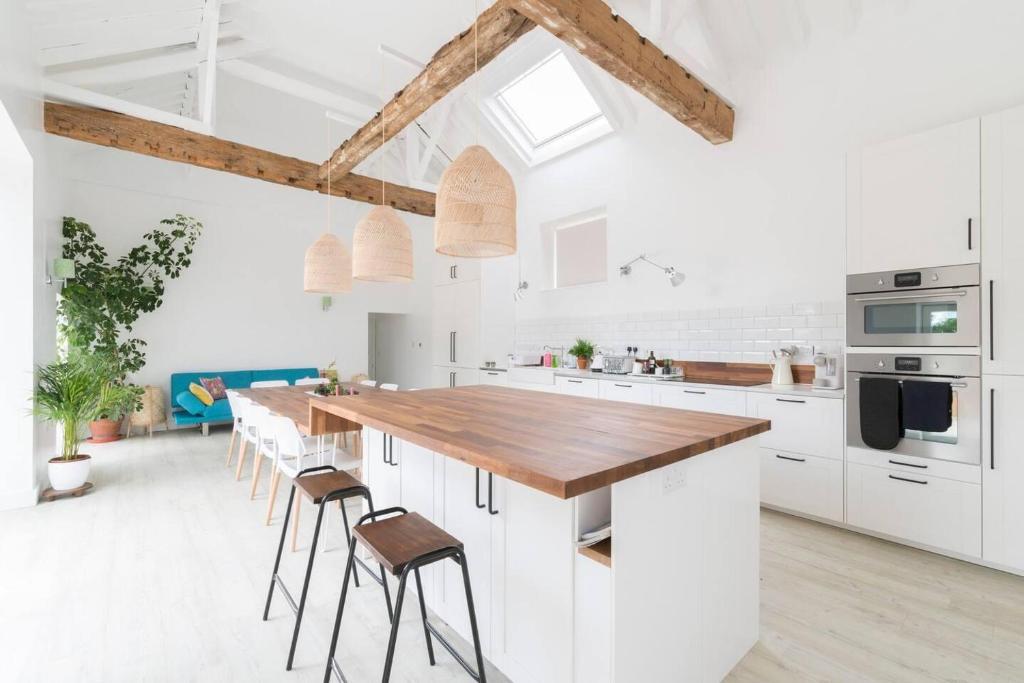 Simple Coastal Luxury near Southwold sleeps 10 4
