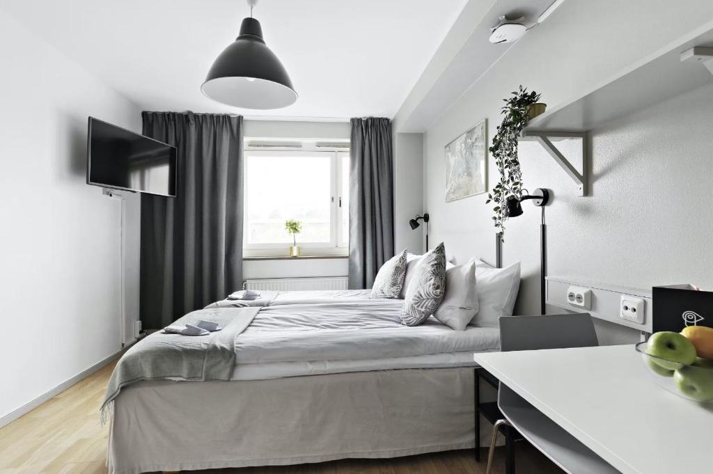 Postel nebo postele na pokoji v ubytování Forenom Aparthotel Stockholm Alvik