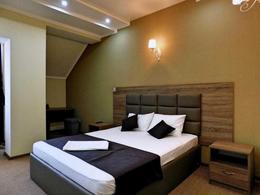 En eller flere senger på et rom på Hotel & Banquet Hall SV