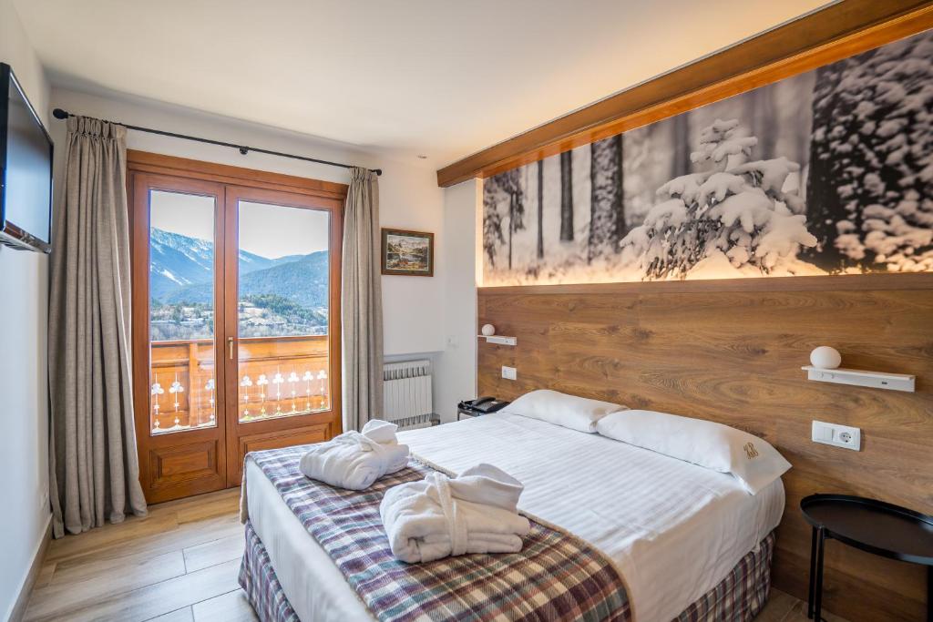 Postel nebo postele na pokoji v ubytování Abba Ordino Babot Hotel