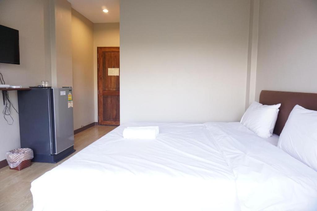 Chompu Nakarin Apartment - Standard Double Room
