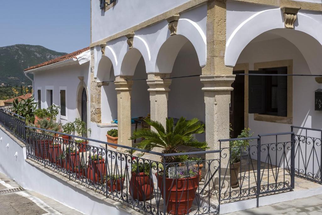 En generel udsigt til bjerge eller udsigt til bjerge taget fra feriehuset