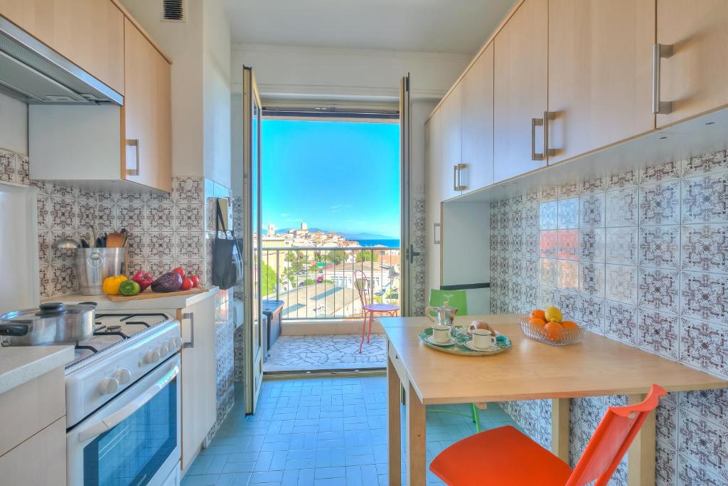 Kuchyňa alebo kuchynka v ubytovaní Appartement Le Fabiola - Happy Rentals