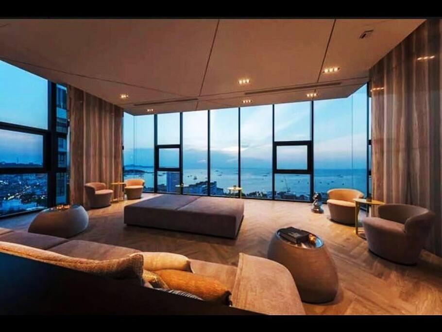 Cama ou camas em um quarto em 海景2居室芭堤雅市区the base网红无边泳池紧邻中央商场