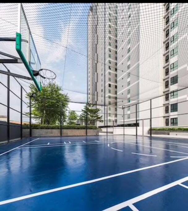 Tênis e/ou squash em 海景2居室芭堤雅市区the base网红无边泳池紧邻中央商场 ou nos arredores