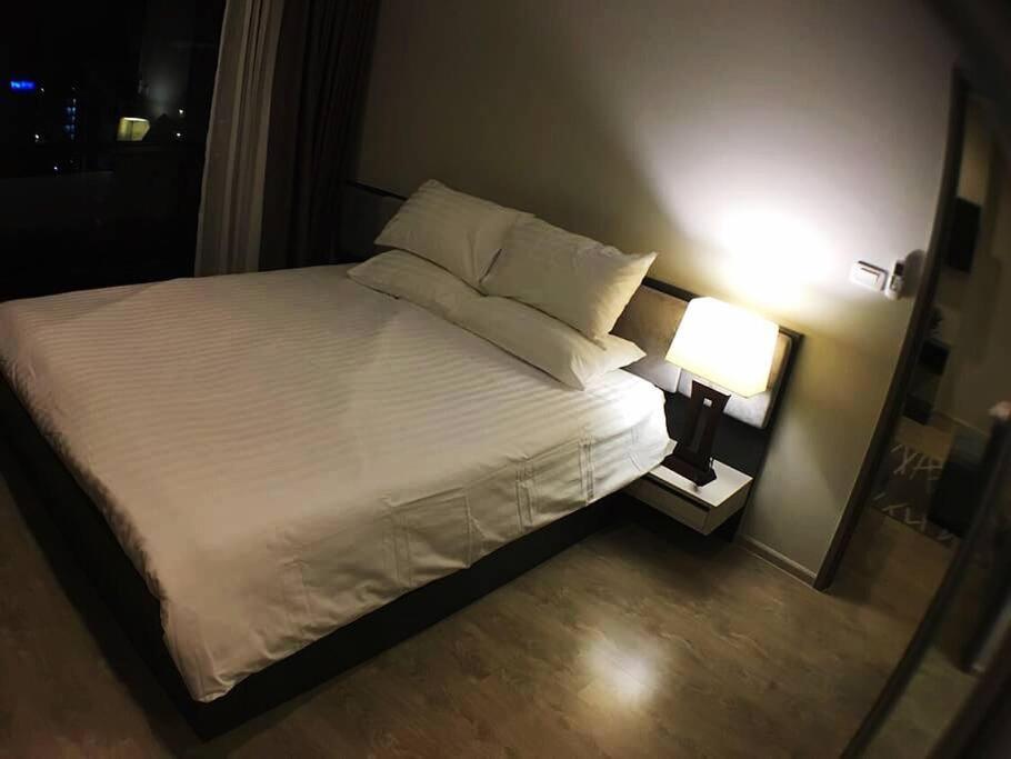 Cama ou camas em um quarto em 海景2居室芭堤雅市区the base网红无边泳池紧邻中央商场