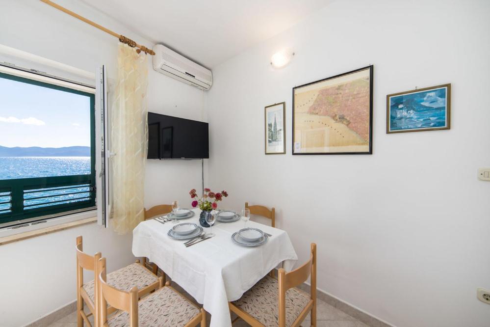 TV a/nebo společenská místnost v ubytování Apartments Dominko